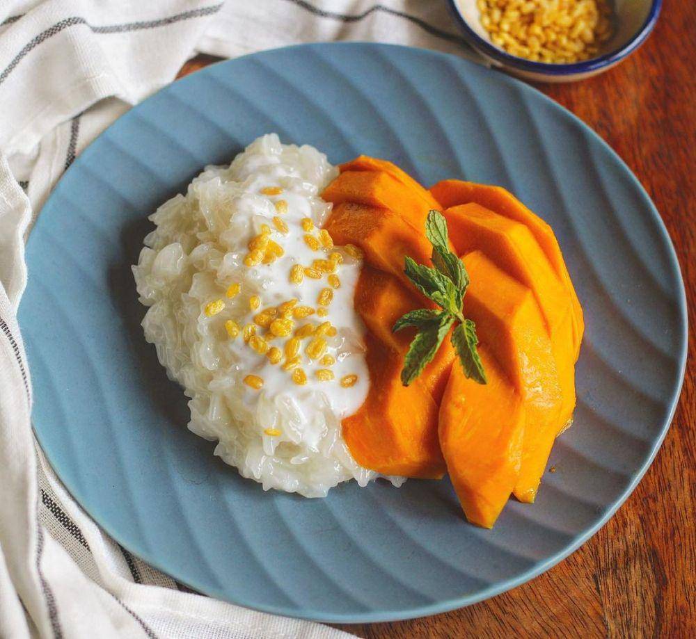 mango sticky rice (instagram.com/seefah_hillroad)