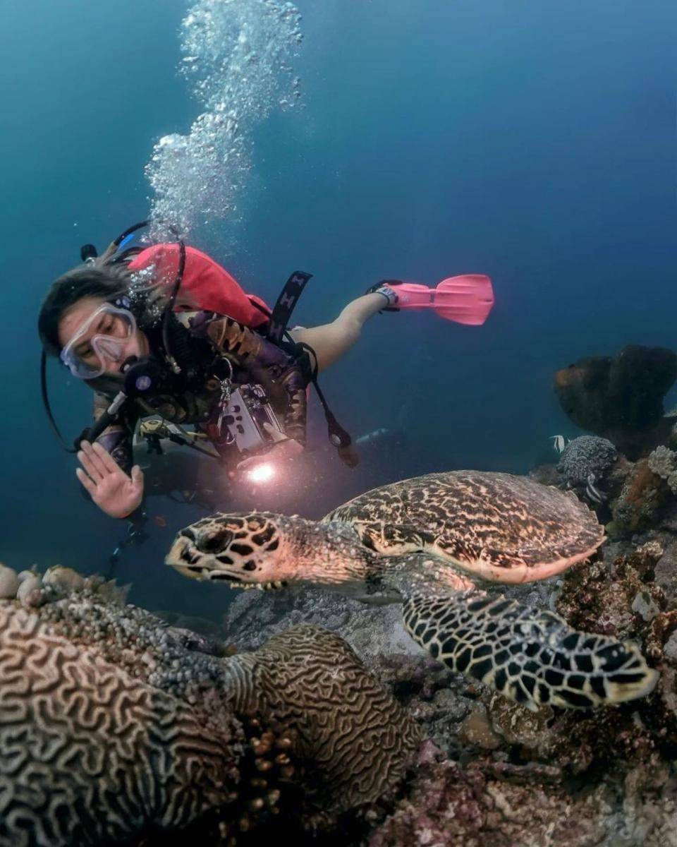 Potret Marischka Prudence menyelam di laut (instagram.com/marischkaprue)
