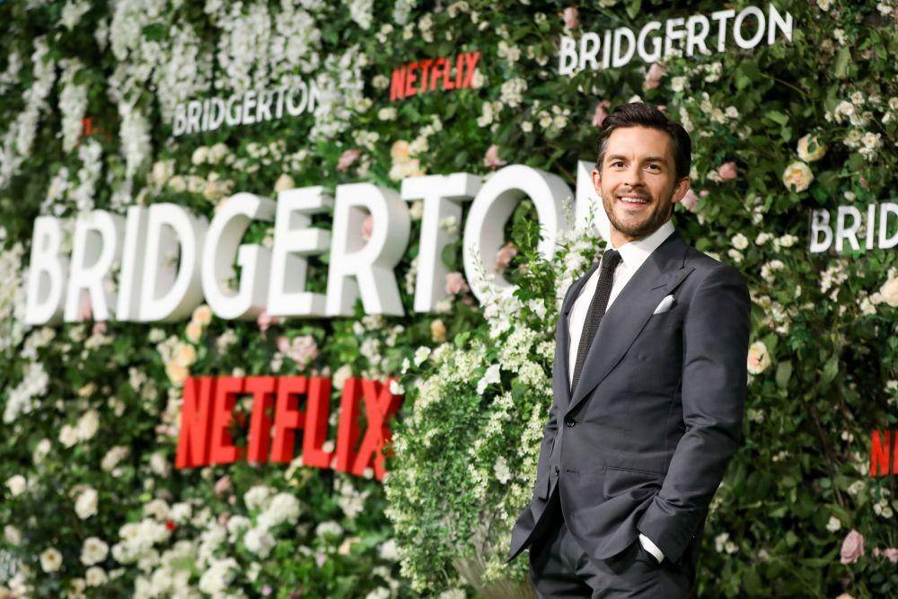 Jonathan Bailey (dok. Netflix/Bridgerton Season 2/)
