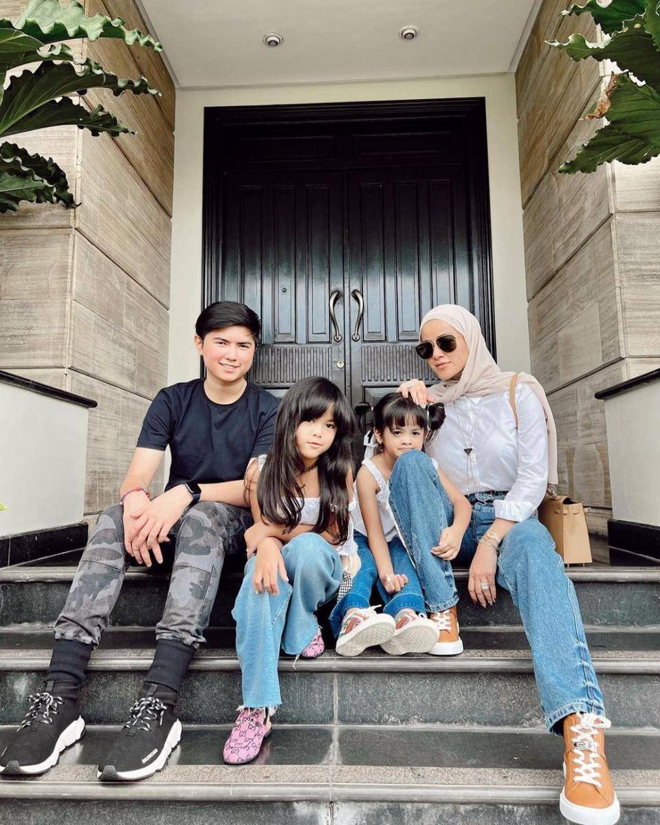 potret Olla Ramlan dan anak (instagram.com/ollaramlan)