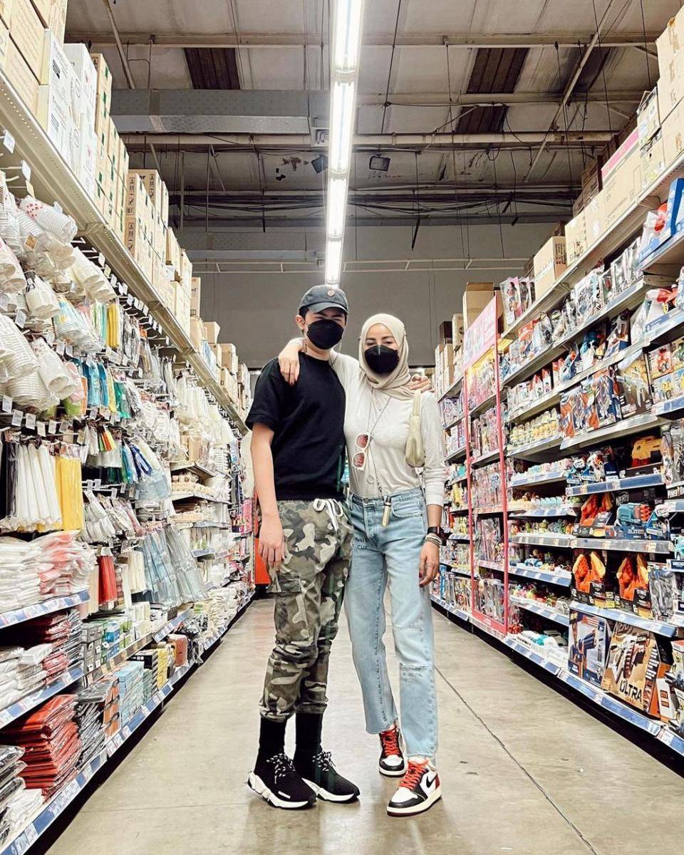 potret Olla Ramlan dan anak (instagram.com/ollaramlan)