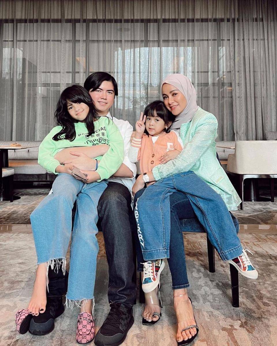 potret Olla Ramlan dan anak (instagram.com/ollaramlan)