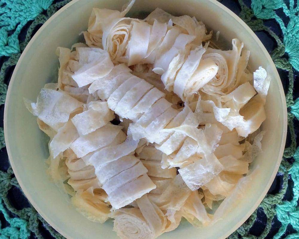 telur dadar yang diiris tipis (instagram.com/eluana_nanyk)