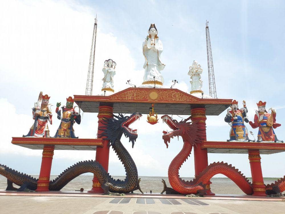 Patung naga ikon Klenteng Sanggar Agung  (dok. pribadi/Carolina Ariella)