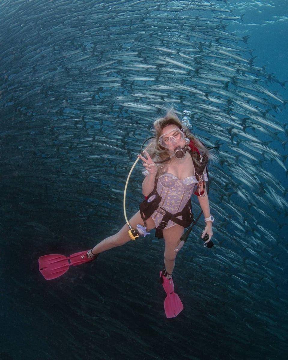 potret Marischka Prudence menyelam di The Channel Dive Site, Derawan (instagram.com/marischkaprue)