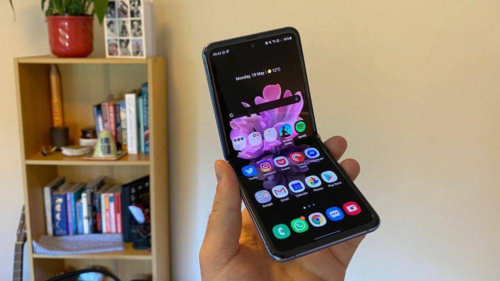 potret Samsung Galaxy Z Flip (trustedreviews.com)