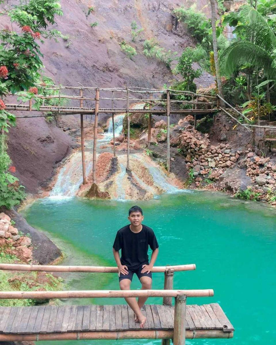 Air Terjun Kembang Soka (instagram.com/ayatulloh_hs)