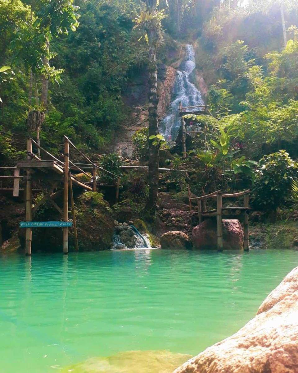 Air Terjun Kembang Soka (instagram.com/ezharzhar)