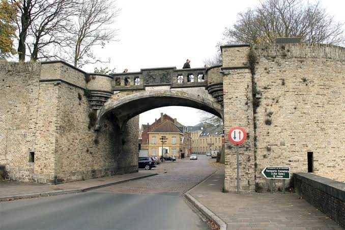 Rijselpoort Gate (Instagram.com/danibaal24)