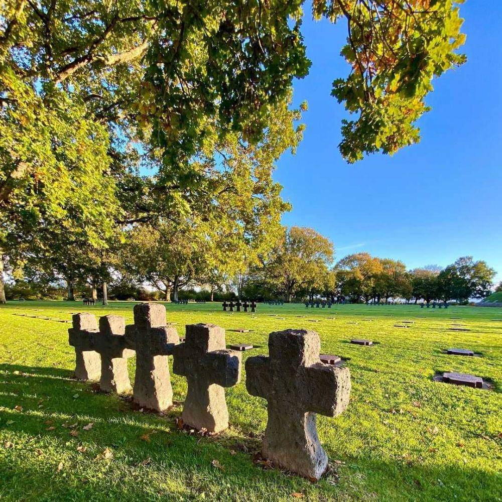 German War Cemetery (Instagram.com/lespolasdeyaya)