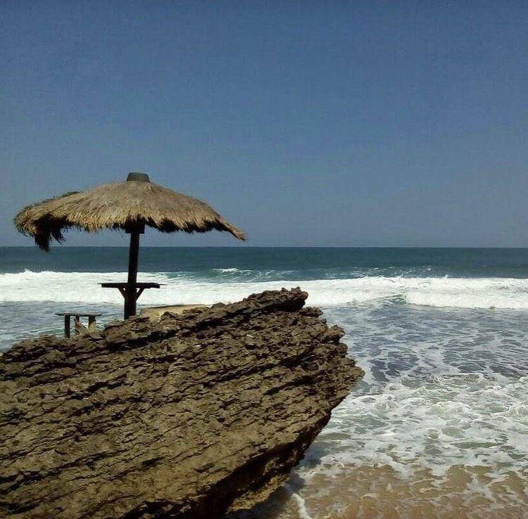 Pantai Seruni (instagram.com/geoparkgunungsewu)