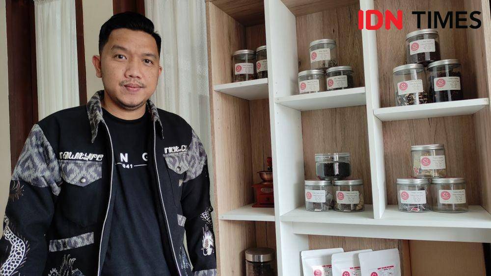 Pendiri komunitas Edukasi NFT MAJAverse Labs yang juga Komisaris milenial BUMN PTPN VIII, Adrian Zakhary (IDN Times/Shemi)