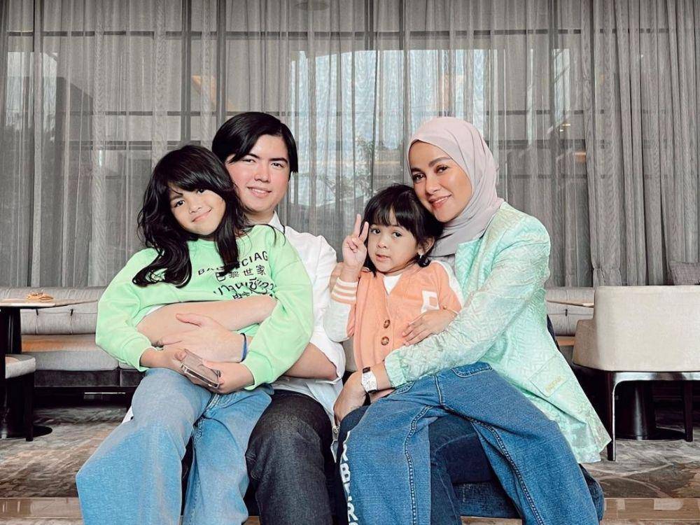 potret Olla Ramlan dan anak (instagram.com/ollaramlan)