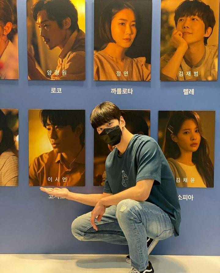 potret ootd Kim Min Kyu (instagram.com/mingue.k)