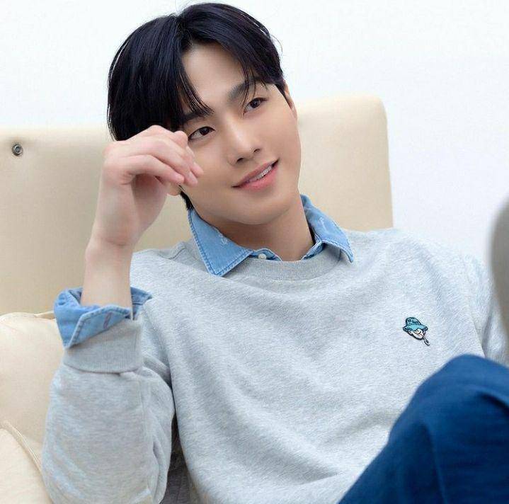 potret ootd Ahn Hyo Seop (instagram.com/starhausm)