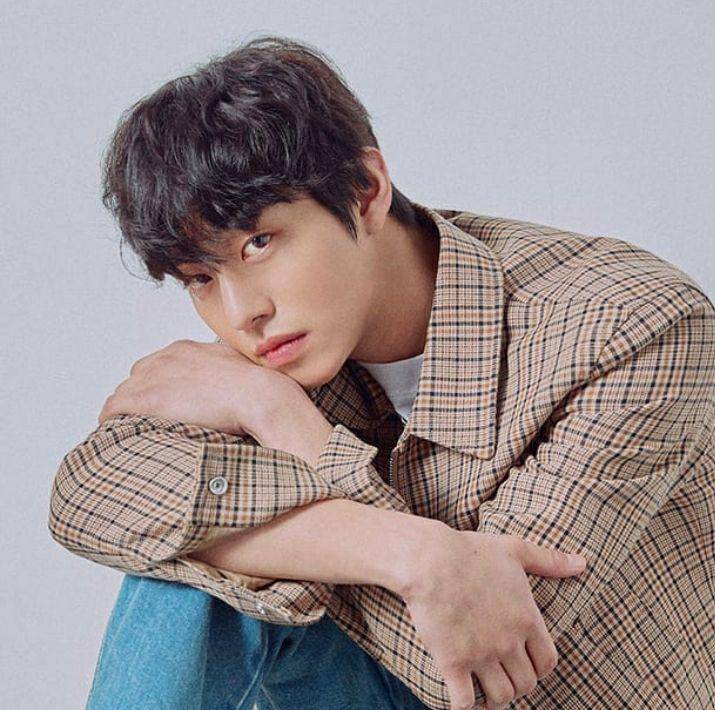 potret ootd Ahn Hyo Seop (instagram.com/starhausm)