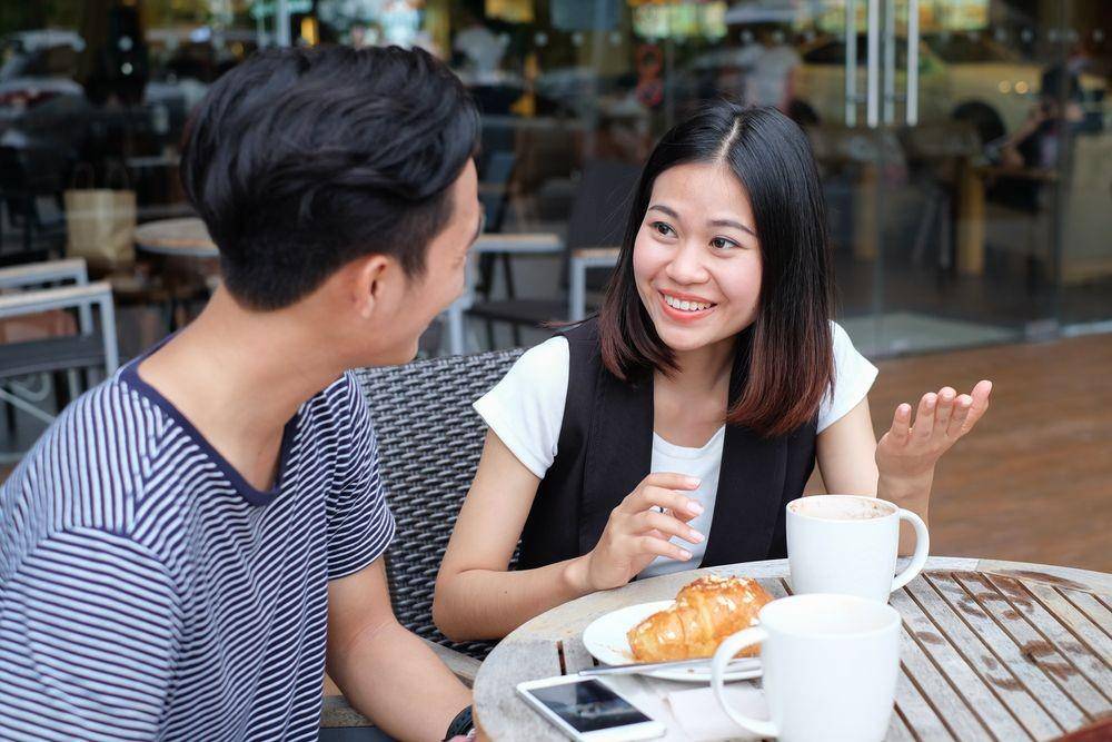 Pasangan sedang mengobrol. (Pixabay.com/Chainarong06)
