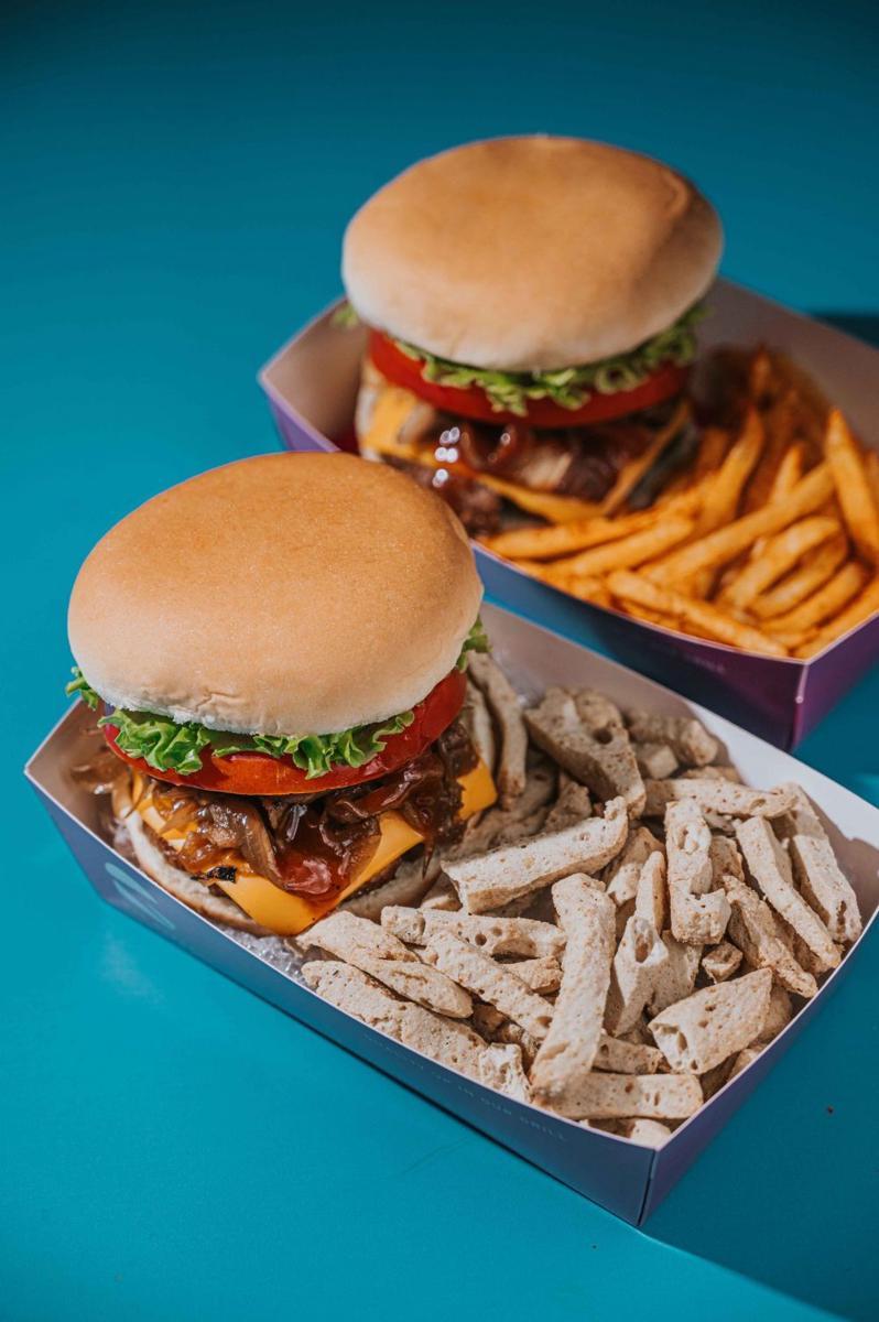 Kolaborasi Unik, Bagaimana Rasanya Perpaduan Burger dan Basreng?