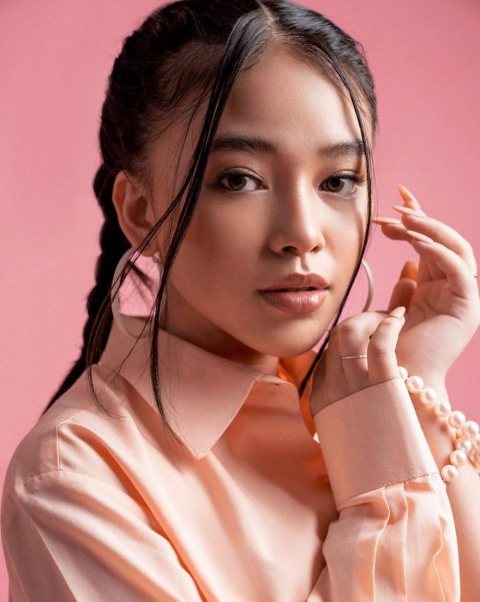 potret close up Anneth Delliecia (instagram.com/anneth.dlc/)