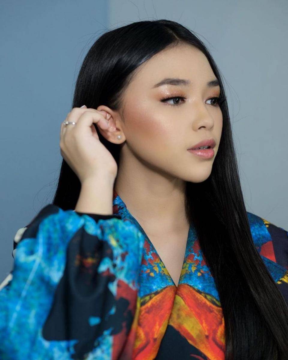 potret close up Anneth Delliecia (instagram.com/anneth.dlc/)