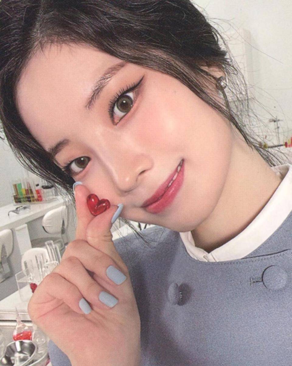 ilustrasi monolid make up (instagram.com/dahyuntwicey)