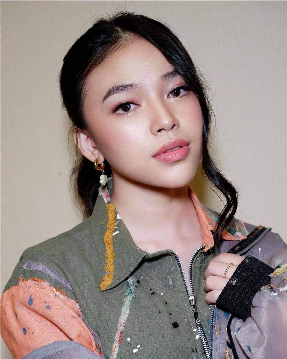 potret close up Anneth Delliecia (instagram.com/anneth.dlc/)