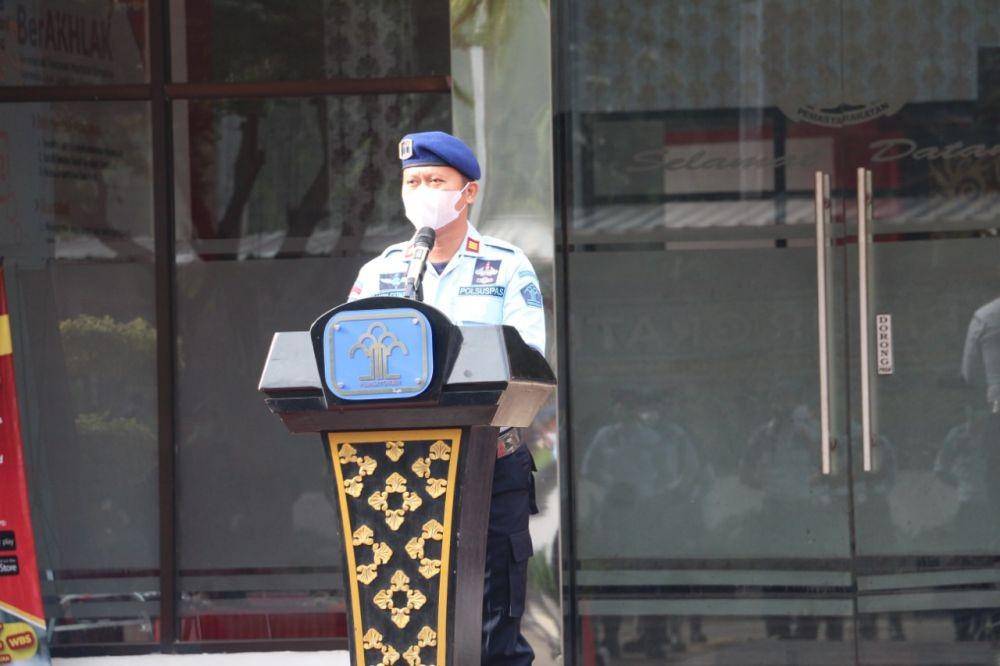 Karutan Kelas I Depok, Andi Gunawan saat memimpin apel pagi di Rutan Kelas I Depok. (Isitimewa)
