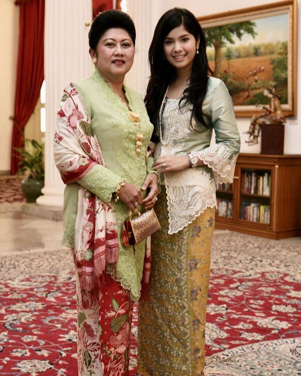 Padu Padan Kebaya dan Kalung (instagram.com/annisayudhoyono)