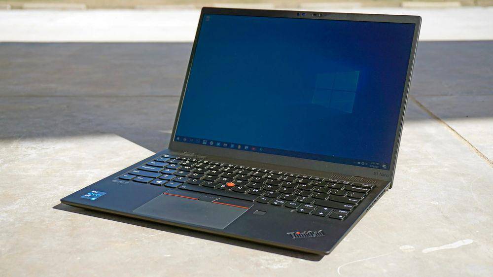 potret Lenovo ThinkPad X1 Nano (reviewgeek.com)