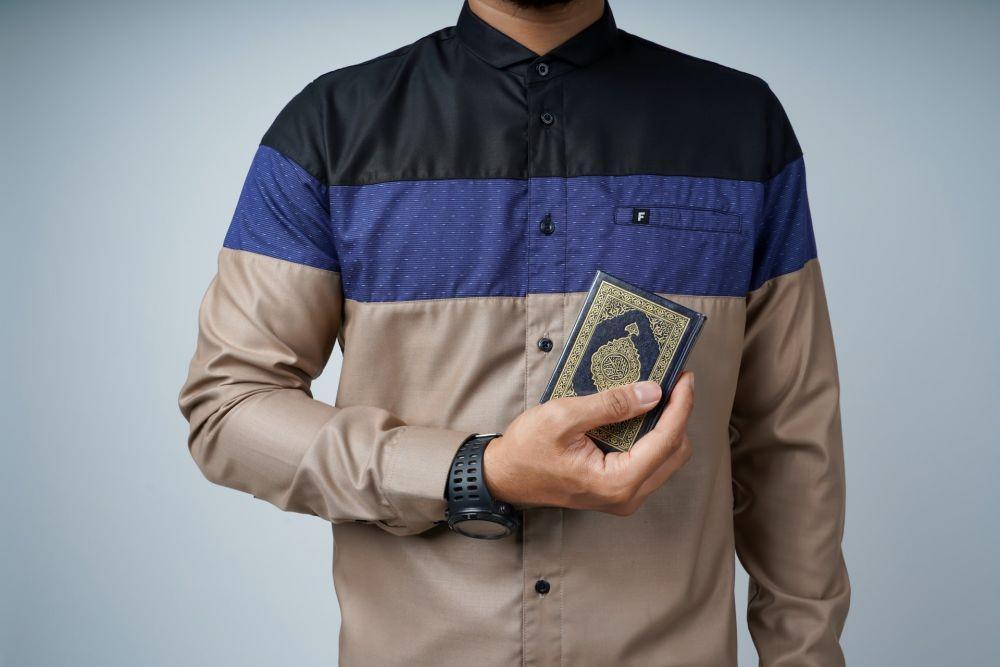 7 Cara Merawat Baju Koko Pria supaya Makin Awet, Selalu Tampil Kece!