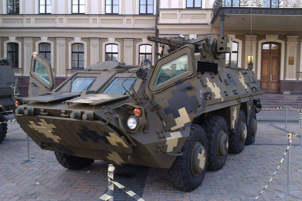 BTR-4 Ukraina dalam sebuah pameran militer (twitter.com/NLwartracker)