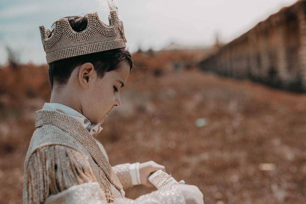 ilustrasi seorang raja cilik (pexels.com/@rfera)