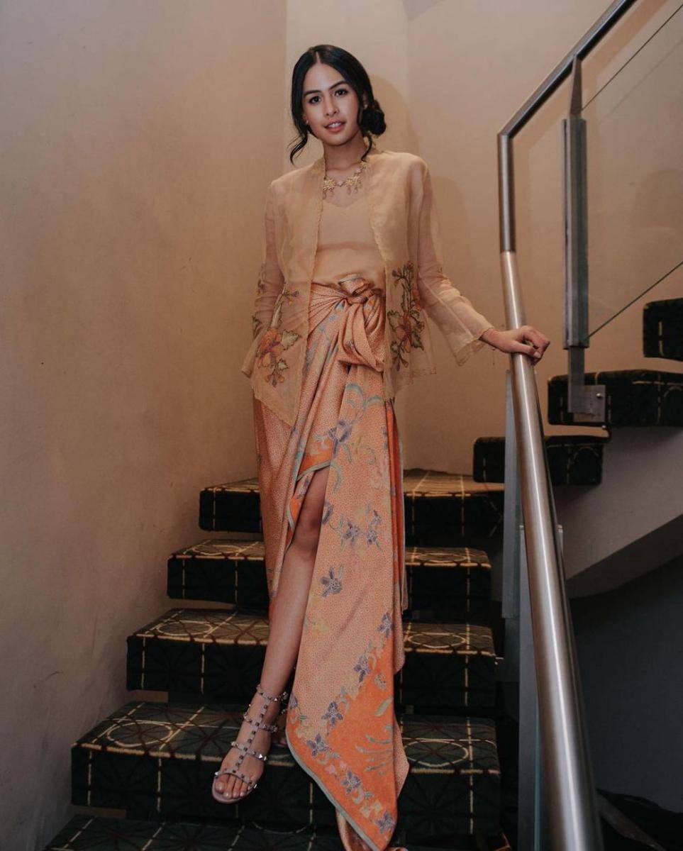 Padu Padan Kebaya dan Kalung (instagram.com/maudyayunda)