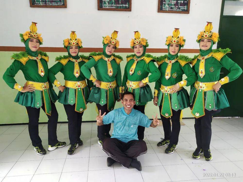 Pak Ribut (instagram.com/r_dancer_management)