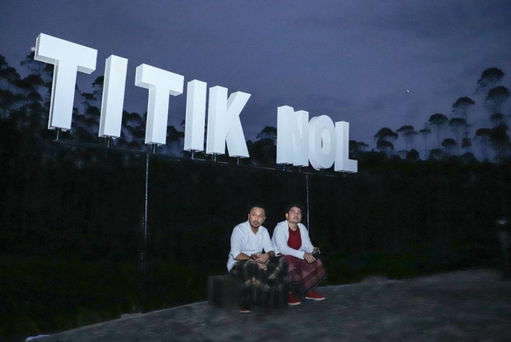 5 Potret Ketum PSI Giring Kemah di Titik Nol IKN, Sarungan Ala Jokowi