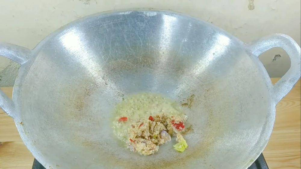 menumis bumbu halus semur lele (youtube.com/Dapur Shadia)