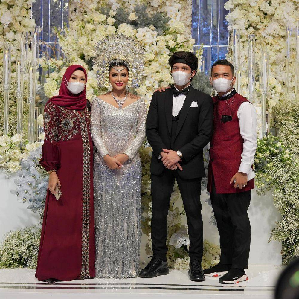 Gaya Kondangan Septia Siregar (instagram.com/septiasiregar17)