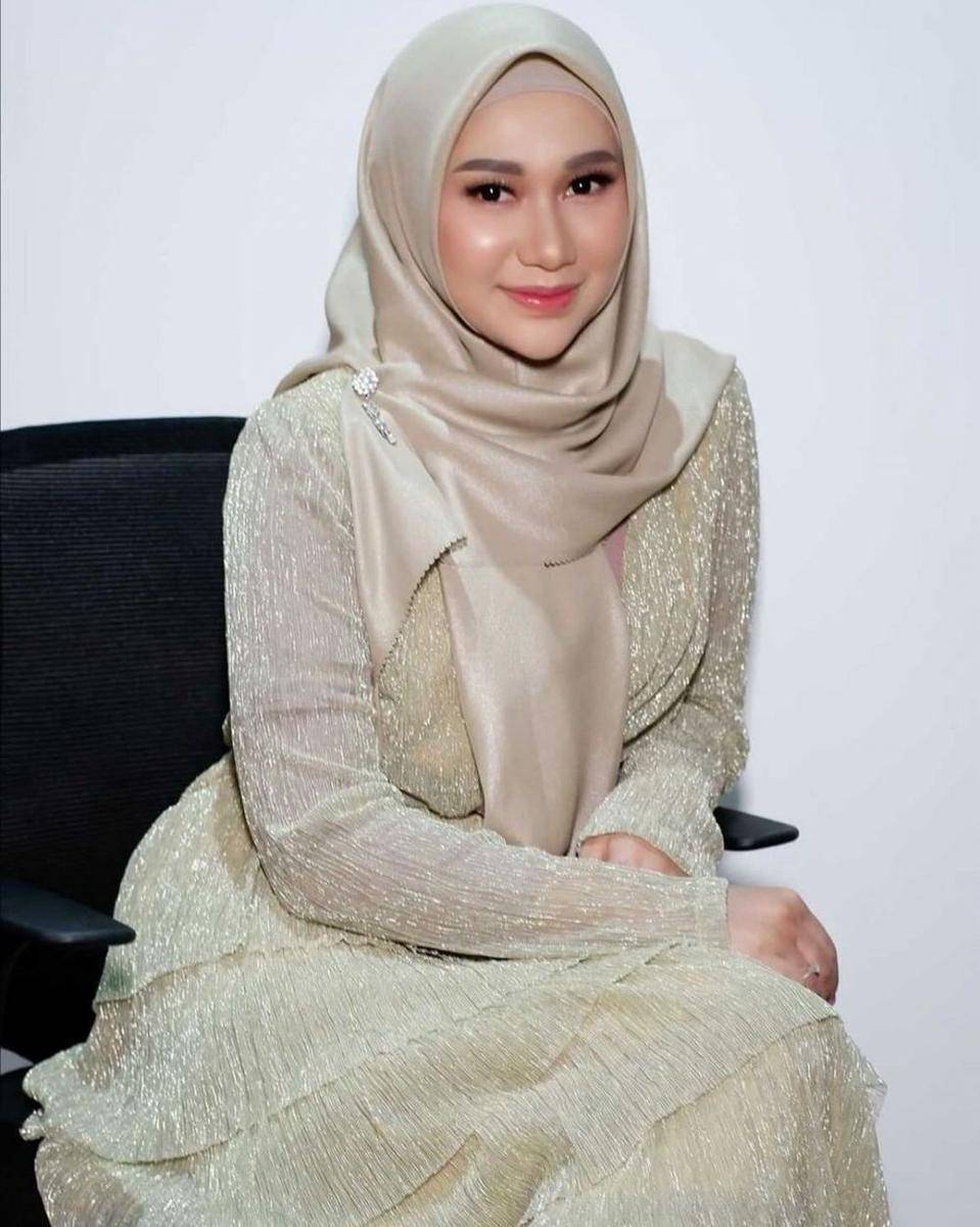 Gaya Kondangan Septia Siregar (instagram.com/septiasiregar17)