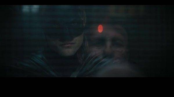 Batman dan Joker dalam adegan The Batman yang dihapus. (Dok. Warner Bros/The Batman)