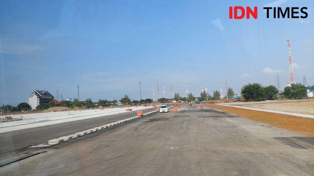 Progres pembangunan sirkuit Formula E di Ancol, Jakarta Utara, Jumat (25/3/2022). (IDN Times/Uji Sukma Medianti)