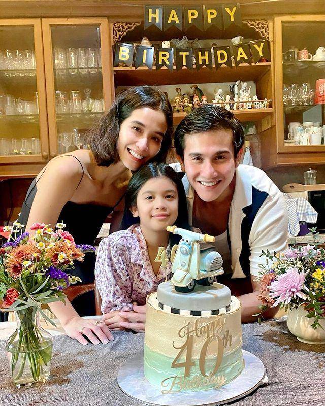 potret Vino G. Bastian, Marsha dan anak (instagram.com/vinogbastian__)