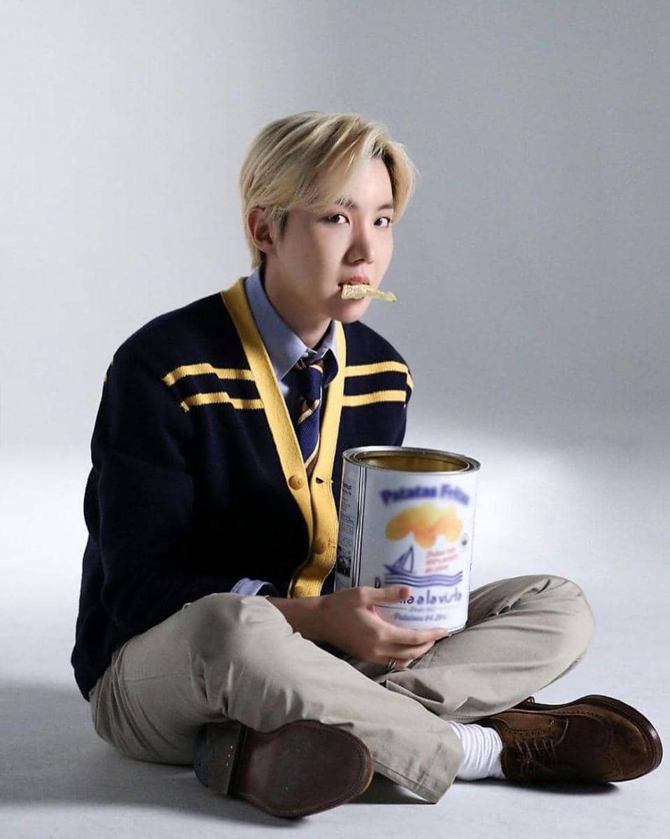 ide outfit kampus ala BTS (Instagram.com/bighit_ent)