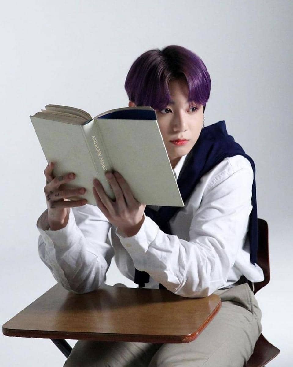 ide outfit kampus ala BTS (Instagram.com/bighit_ent)