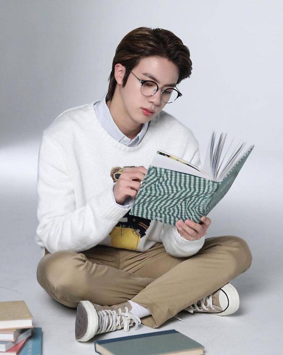 ide outfit kampus ala BTS (Instagram.com/bighit_ent)