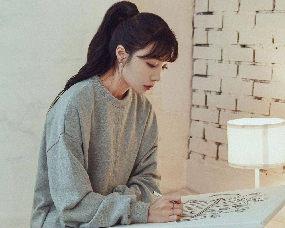 Eunji (instagram.com/artist_eunji)