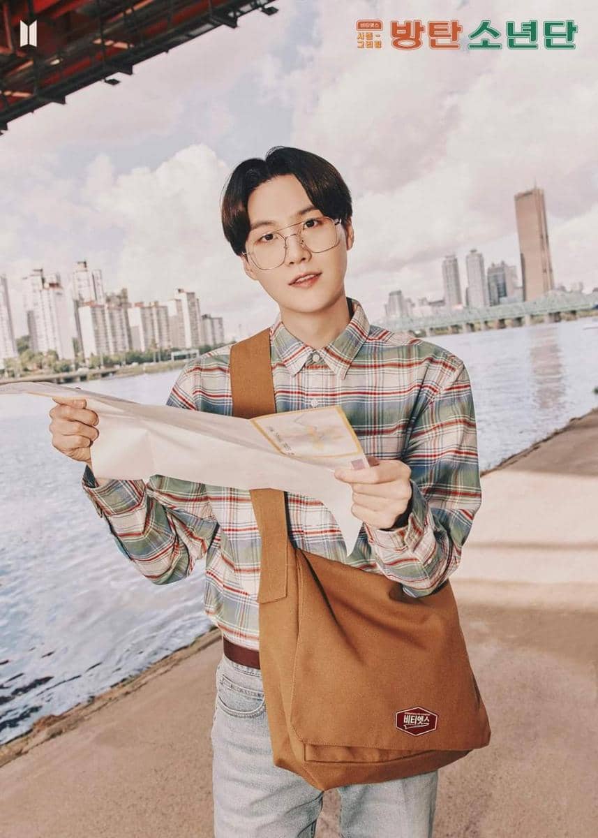 ide outfit kampus ala BTS (facebook.com/bangtan.official)