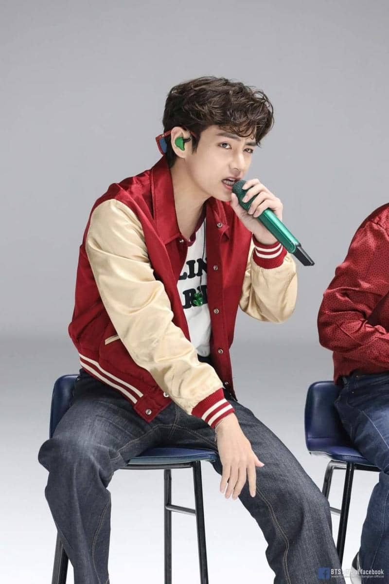 ide outfit kampus ala BTS (facebook.com/bangtan.official)