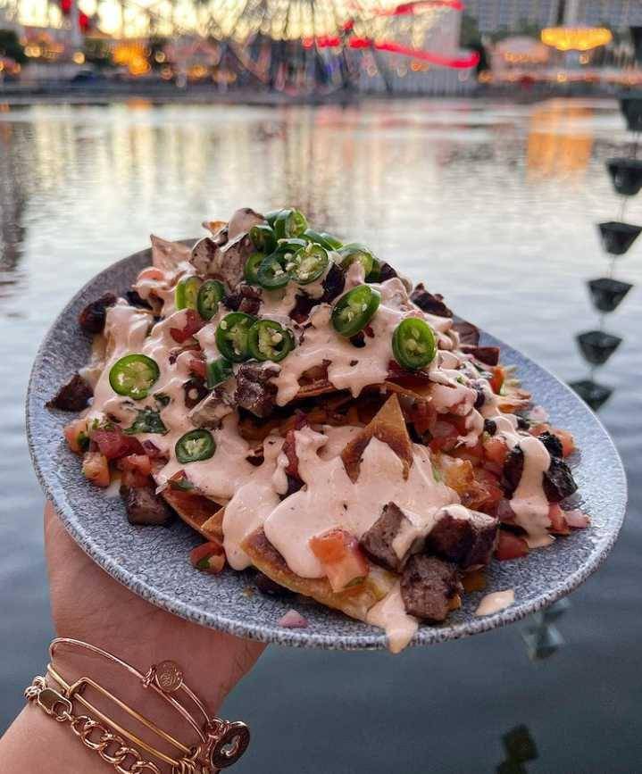 lobster nachos (instagram.com/disneatsland)