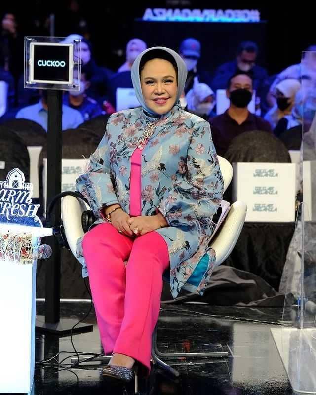 Hetty Koes Endang (instagram.com/hke57)