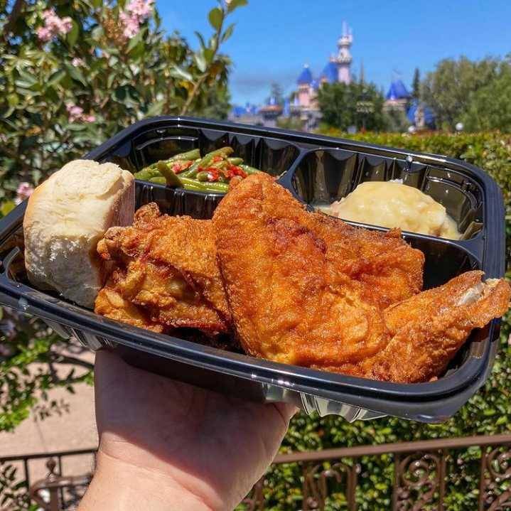 fried chicken (instagram.com/foodatdisneyland)